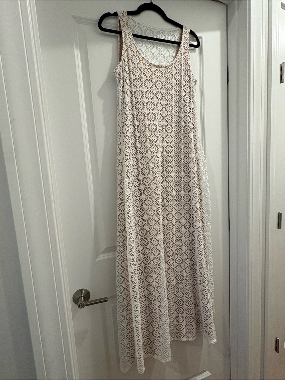 NWT Dressbarn White Coastal Crochet Maxi Dress with Nude Underlay (Size 8)